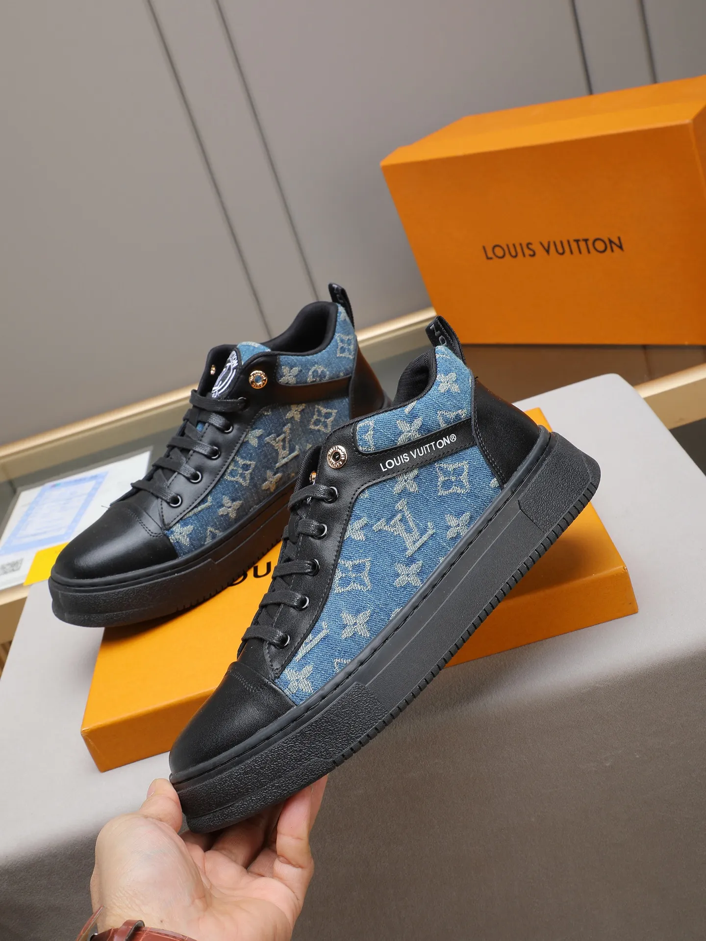 PP420 High Top Men's [LV] High top classic hot style in autumn and winter💝 👣👣Perfect last shape, beautiful design style 💋 💋This winter is no longer cold😢😢Cow leather + LV special material + non-slip and wear-resistant rubber outsole🎩A must-have for trendy men❗Number: 38-44 (45 custom-made) The real thing looks better🎬The real thing looks better👅, two colors to choose from
